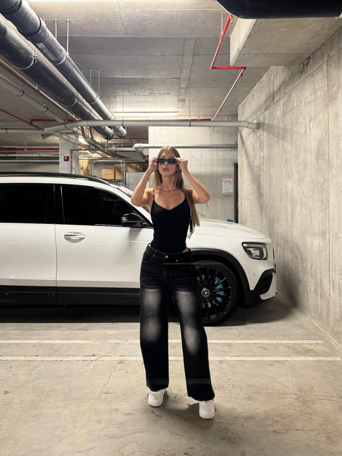 Jeans with whisker patterns